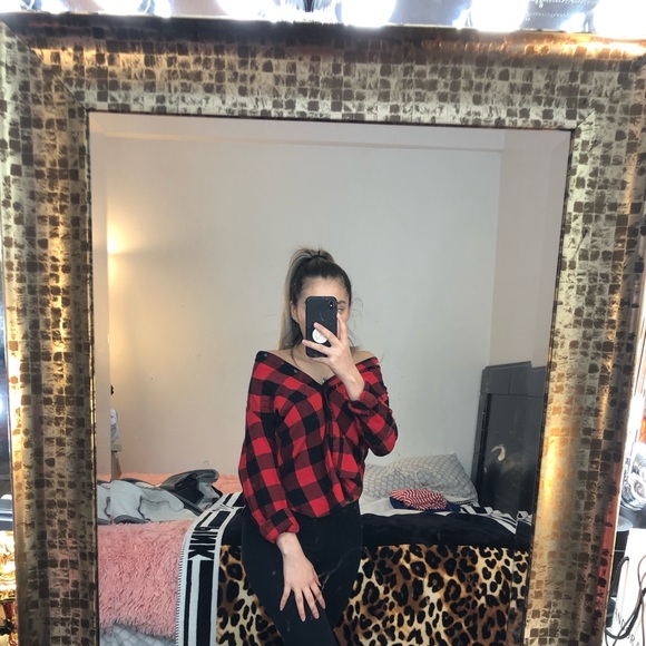 Bundle of two flannels . - Picture 5 of 8